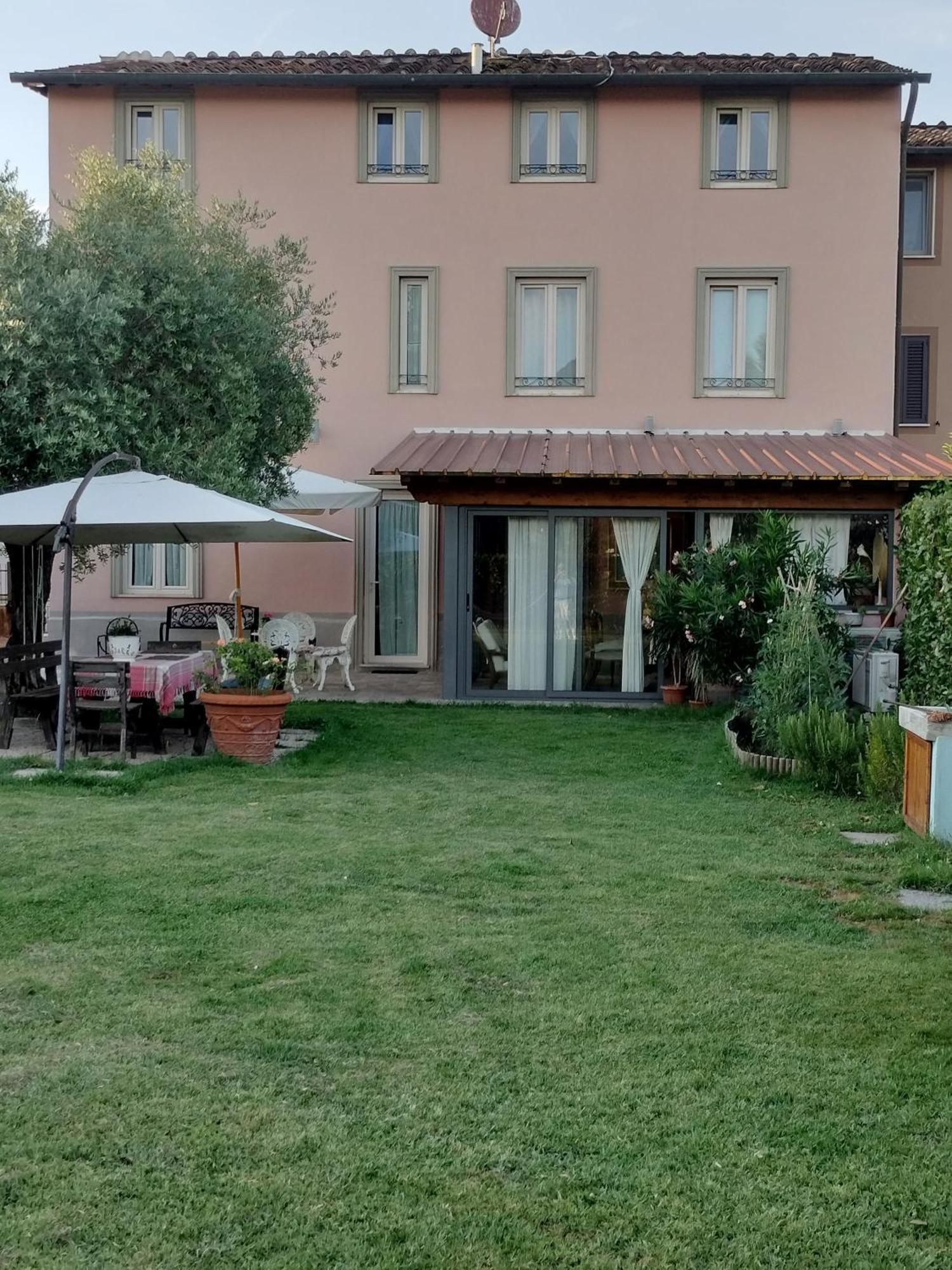 B&B La Rosa Nel Verde Lucca Kültér fotó